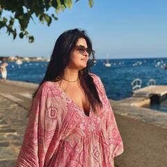 ऋतिक रोशन की भांजी हो गई है इतनी बड़ी, ग्लैमर में बॉलीवुड एक्ट्रेसेस को देती है मात, अमेरिका में करती है ये काम, देखें 10 तस्वीरें