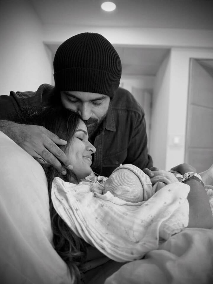 लावण्या त्रिपाठी ने तेलुगु एक्टर और प्रड्यूसर नागेंद्र बाबू के बेटे वरुण तेज से शादी की थी. साउथ के इस मशहूर अभिनेता संग अदाकारा ने 2023 में सात फेरे लिए. आपको बता दें, वरुण तेज पवन कल्याण और चिरंजीवी के भतीजे हैं. फैंस भी इस जोड़ी पर खूब प्यार बरसाते हैं. शादी के 2 साल बाद अब कपल एक बेटे के पेरेंट्स बन चुके हैं. एक्टर ने 10 सितंबर को अपने इंस्टाग्राम हैंडल पर ये पोस्ट शेयर कर फैंस संग ये खुशखबरी शेयर की है.