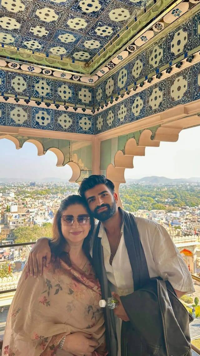 Also, Ayan Lal said in the interview that, 'When I was my girlfriend, my mother's boyfriend was'. He also talked about his mutual understanding and deep relationship with his mother.