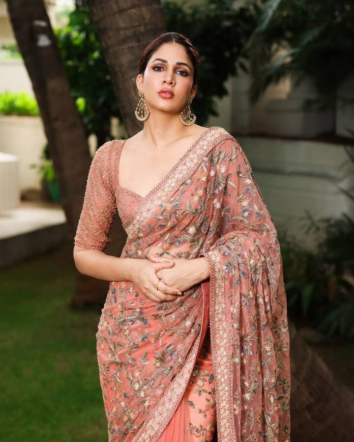 एक्ट्रेस का जन्म 15 दिसंबर को उत्तर प्रदेश के अयोध्या में हुआ लेकिन वो देहरादून में पली बढ़ी. हमेशा से ही हसीना एंटरटेनमेंट इंडस्ट्री में अपना करियर बनाना चाहती थीं.