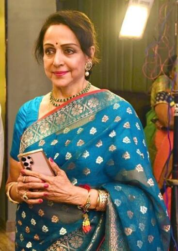 Talking about Hema Malini's net worth, Hema is a mistress of crores. He has made many properties on the strength of his hard work.