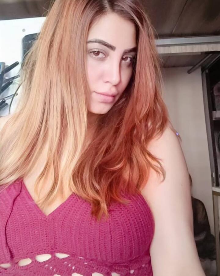 अर्शी ने बताया कि इस वजह से लोगों ने उन्हें घमंडी का टैग दे दिया, लेकिन उन्हें कोई फर्क नहीं पड़ता.