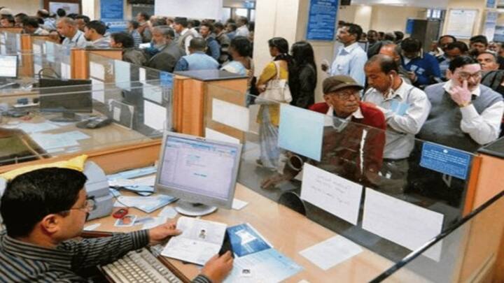 દેશમાં કરોડો લોકો વિવિધ હેતુઓ માટે બેંકની મુલાકાત લે છે. પરંતુ યોગ્ય દસ્તાવેજો વગર બેંકમાં સમસ્યાઓ આવી શકે છે. જાણો કે કયા દસ્તાવેજો તમારી સાથે લેવા જોઈએ.