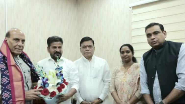 <div>Revanth Reddy Urges Rajnath Singh To Allocate Defence Lands In Hyderabad For 'Gandhi Sarovar Project'</div>