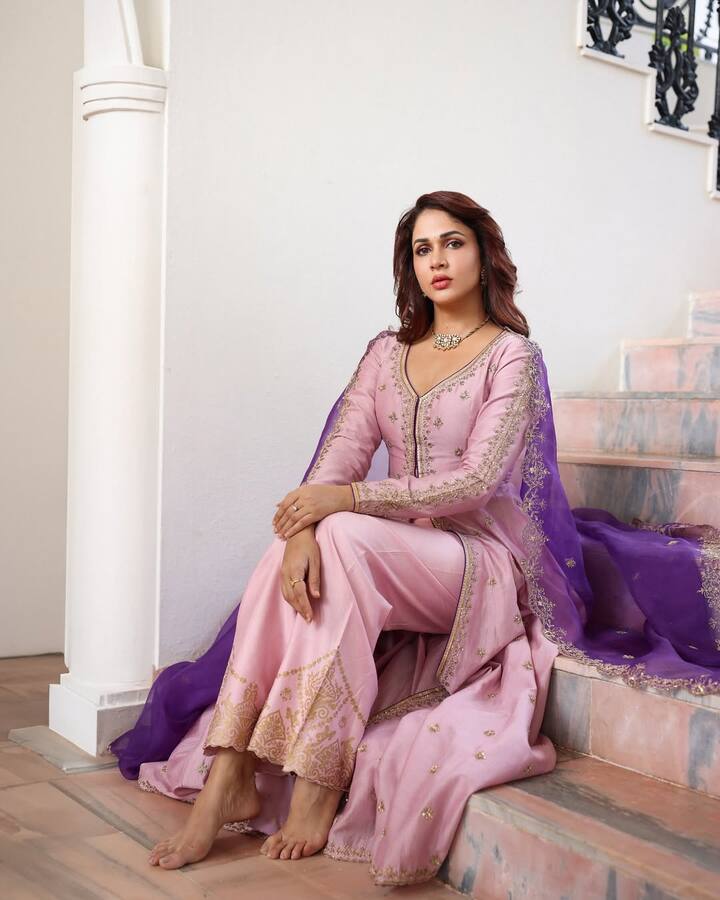 लावण्या के वर्कफ्रंट की बात करें तो उनकी तमिल फिल्म 'थानल' 12 सितंबर को रिलीज होगी. साथ ही वो तेलुगु रोमांटिक-कॉमेडी फिल्म 'साथी लीलावती' में भी नजर आएंगी.