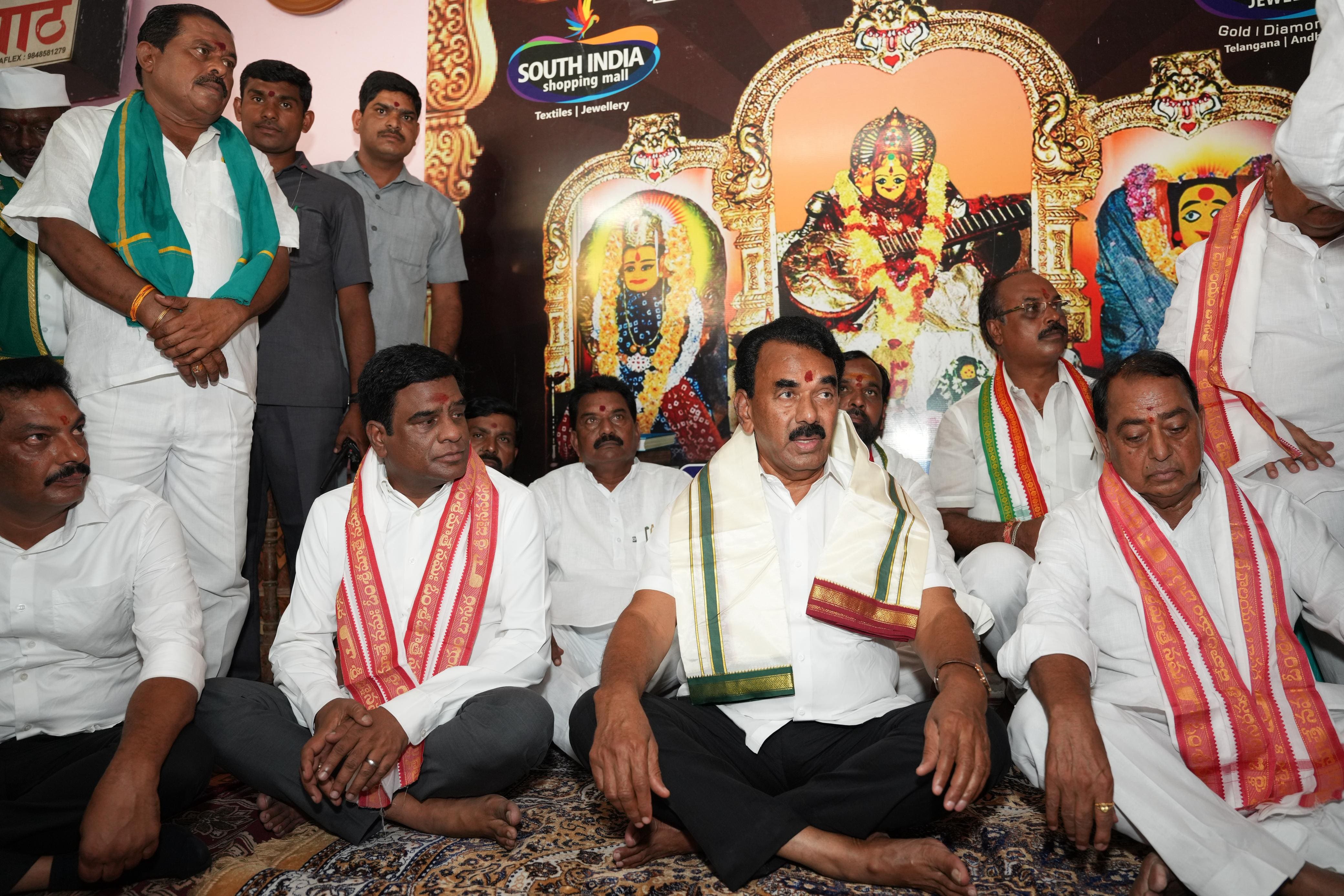 Adilabad Latest News:ఉమ్మడి ఆదిలాబాద్ జిల్లాలో మంత్రి జూపల్లి కృష్ణారావు పర్యటన- రైతులకు భరోసా, విద్యార్థులకు స్ఫూర్తి పాఠాలు