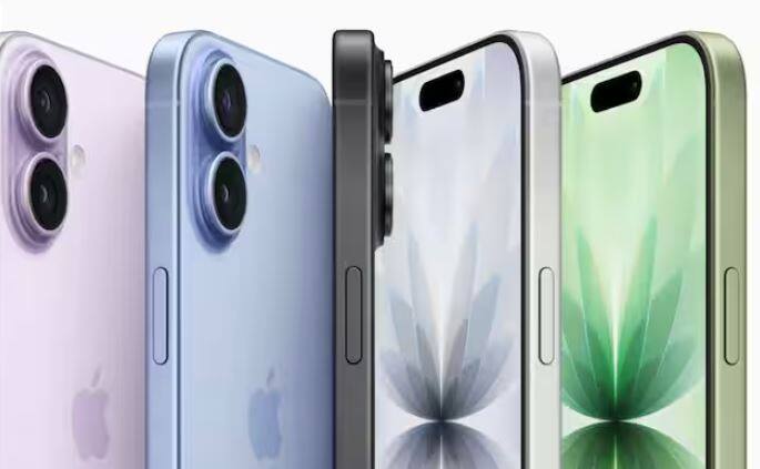 ਭਾਰਤ ਵਿੱਚ ਆਈਫੋਨ 17 ਦੀ ਸ਼ੁਰੂਆਤੀ ਕੀਮਤ 82,900 ਰੁਪਏ ਹੈ। ਆਈਫੋਨ 17 ਏਅਰ ਦਾ 256GB ਵਰਜ਼ਨ 1,19,900 ਰੁਪਏ, ਆਈਫੋਨ 17 ਪ੍ਰੋ ਦਾ 256GB ਵਰਜ਼ਨ 1,34,900 ਰੁਪਏ ਅਤੇ ਆਈਫੋਨ 17 ਪ੍ਰੋ ਮੈਕਸ ਦਾ 256GB ਵਰਜ਼ਨ 1,49,900 ਰੁਪਏ ਵਿੱਚ ਲਾਂਚ ਕੀਤਾ ਗਿਆ ਹੈ।