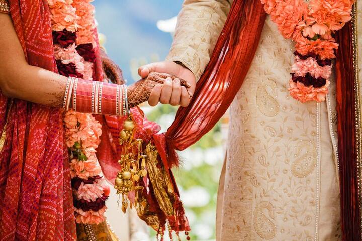 पितृपक्षात कोणतंही शुभ कार्य जसे की, विवाह, गृहप्रवेश, नवीन व्यवसायाची सुरुवात करु नये.