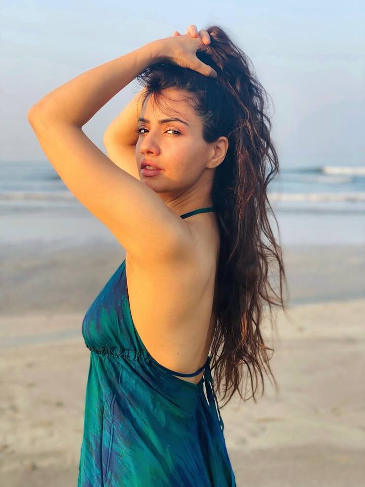 टीवी शोज के अलावा स्मृति को कई फिल्मों में भी देखा जा चुका है. इस लिस्ट में कफ ऑफ टी, कैश और कागज 2 जैसी फिल्में शामिल हैं.