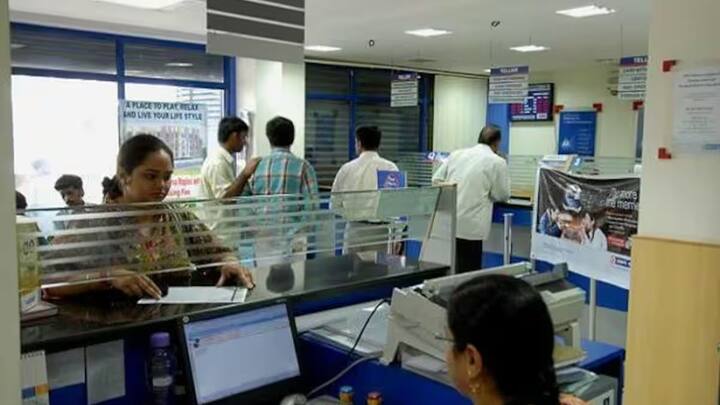 लोग अक्सर सोचते हैं कि मोबाइल या पहचान के लिए कोई एक चीज़ काफी होगी. लेकिन ऐसा नहीं है आपको इसके अलावा भी कई सारी चीज साथ लेकर जानी पड़ती है. जो बैंकिंग के दौरान आपके काम आती है. खासतौर पर यह चार चीजें.