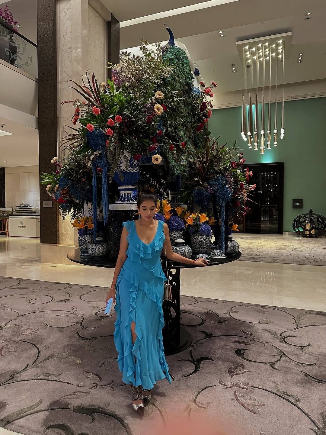 Charu carried a high slit dress of blue color on vacation. Along with this, we should also wear high heels. She looked very beautiful in this.