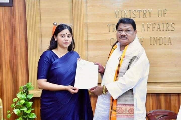 सांसद बनने से पहले प्रिया ने सुप्रीम कोर्ट में बतौर ट्रेनी वकील प्रैक्टिस भी की. यानी उन्होंने कानून को सिर्फ पढ़ा ही नहीं, बल्कि अदालत में काम करके उसका अनुभव भी लिया.