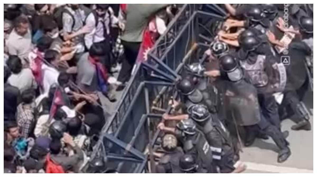 Nepal Protests Gen Z:రేపు రాత్రి కల్లా స్వస్థలాలకు చేరుస్తాం- నేపాల్‌లో చిక్కుకున్న తెలుగు వారికి లోకేష్ భరోసా