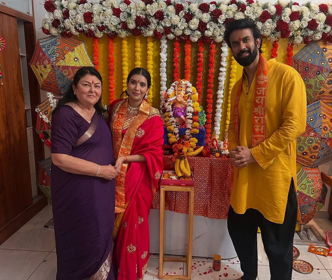 Please tell that recently Charu celebrated Ganesh Utsav with X husband and mother -in -law. Rajiv and his mother went to Charu's hometown Bikaner for celebrations.