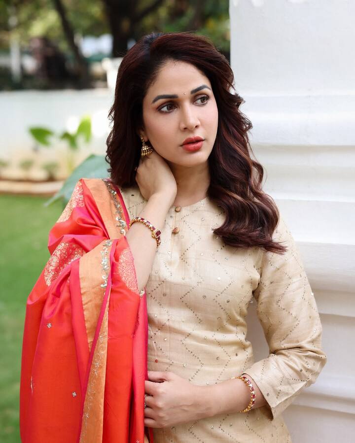 2006 में स्कूल के दिनों में उन्होंने मिस उत्तराखंड का खिताब भी अपने नाम किया था. स्कूली पढ़ाई पूरी करने के बाद एक्ट्रेस ने मुंबई से ग्रेजुएशन किया और बाद में उन्होंने मॉडलिंग से अपने करियर की शुरुआत की.