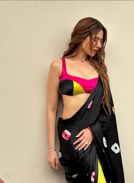 Mahira Sharma got real identity from reality show 'Bigg Boss 13' (2019-20). In this show, he won the hearts of the audience with his straightforward and explicit image. His friendship and bonding in the show was very much discussed with Paras Chhabra.