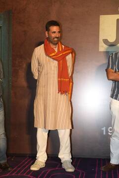 काला चश्मा, गले में ऑरेंज गमछा, अक्षय कुमार के स्वैग के आगे सब फेल, कुर्ता पहन जॉली एलएलबी 3 के ट्रेलर में दिखा टशन