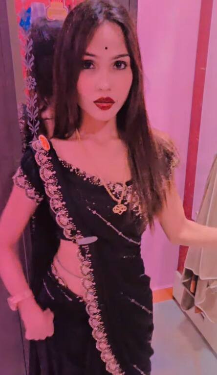 पूजा गायकवाड हिने गोविंद बर्गे यांच्याकडे गेवराईतील बंगला आपल्या नावावर करा आणि माझ्या भावाच्या नावावर पाच एकर जमीन करा, अशी मागणी केली होती.