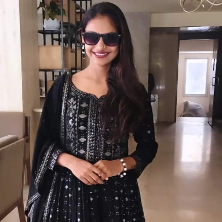 इतना ही नहीं वो मलयालम फिल्म इंडस्ट्री में भी अपना डेब्यू करने वाली हैं. इस फिल्म में एक्ट्रेस साउथ फिल्म इंडस्ट्री के एक्टर कैलाश के साथ नजर आएंगी. बीनू वर्गिस के निर्देशन पर बनने वाली इस फिल्म का नाम 'नागम्मा' है.