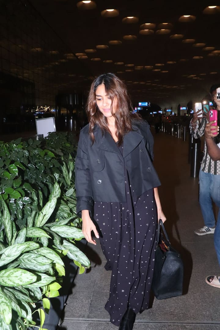 Above the dress, Mrinal has carried a black short jacket, which is making her entire look even more stylish. In the footwear, he is wearing black boots, which is giving a smart touch to his outfit.