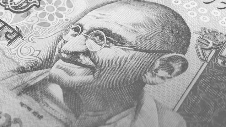 1 भारतीय रुपया (INR) नेपाल में लगभग 1.60 नेपाली रुपये (NPR) के बराबर है. इस हिसाब से 1000 भारतीय रुपये नेपाल में करीब 1600 नेपाली रुपये बनते हैं. हालांकि ये दर बदलती भी रहती है.
