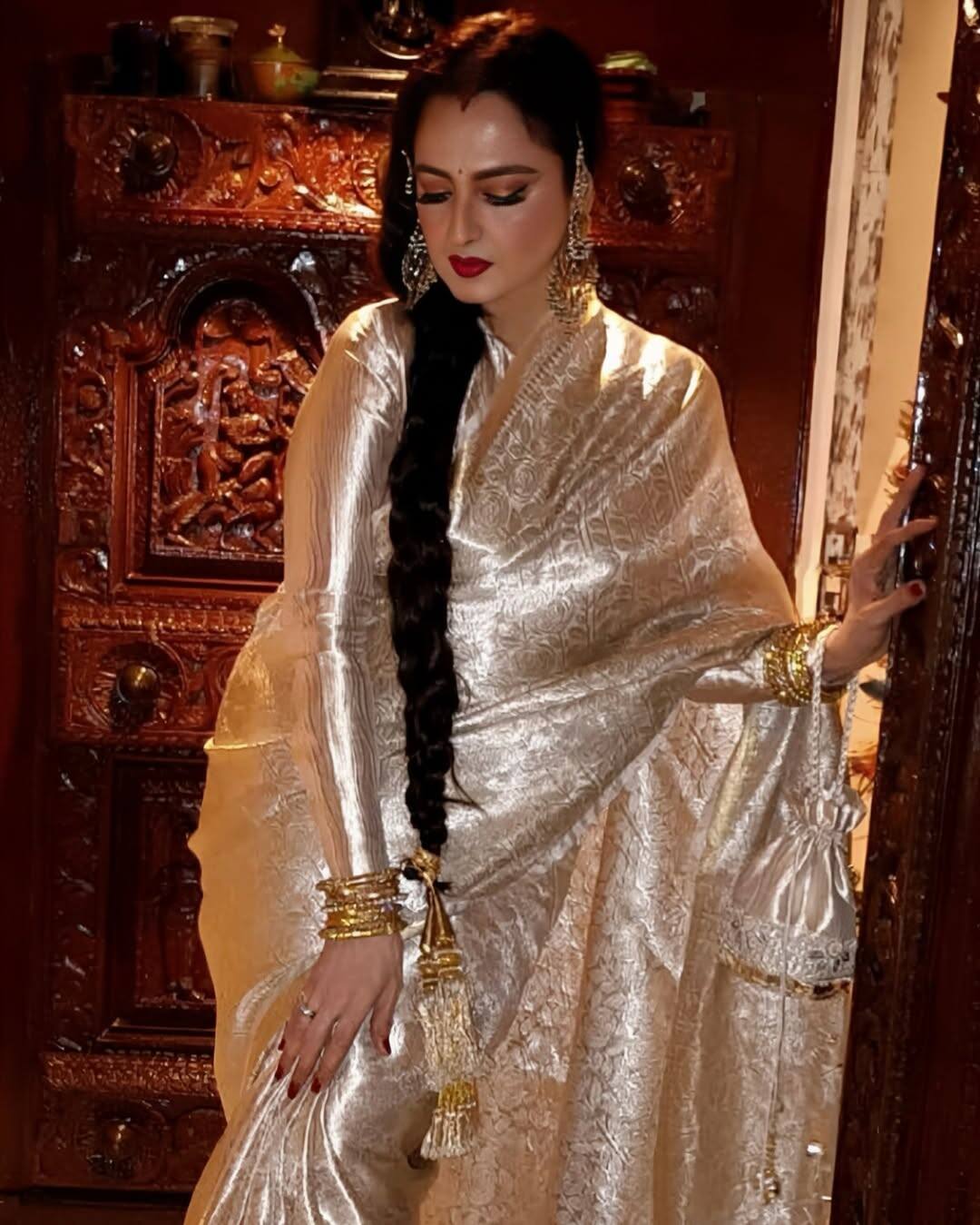 According to media reports, Rekha lives in a bungalow in Mumbai, named 'Basera'.