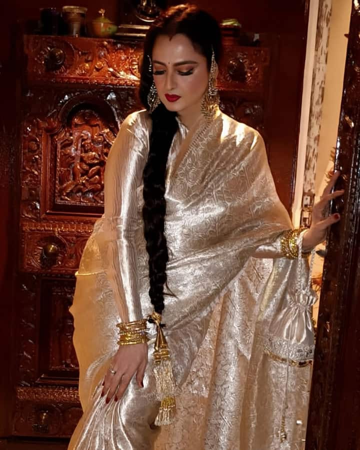 According to media reports, Rekha lives in a bungalow in Mumbai, named 'Basera'.