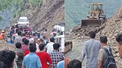 गंगोत्री हाईवे पर नालू पानी के समीप पहाड़ से गिरे बोल्डर, आवागमन बाधित, कई श्रद्धालु फंसे