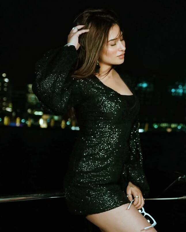 Mahira Sharma started her career with the TV serial 'Yaar Ka Tashan' in 2016, in which she played the role of Shilpi. After this she also appeared in SAB TV's popular show 'Tarak Mehta Ka Ooltah Chashma'. His identity strengthened with the TV show 'Naagin 3', in which he played the role of Rohini.