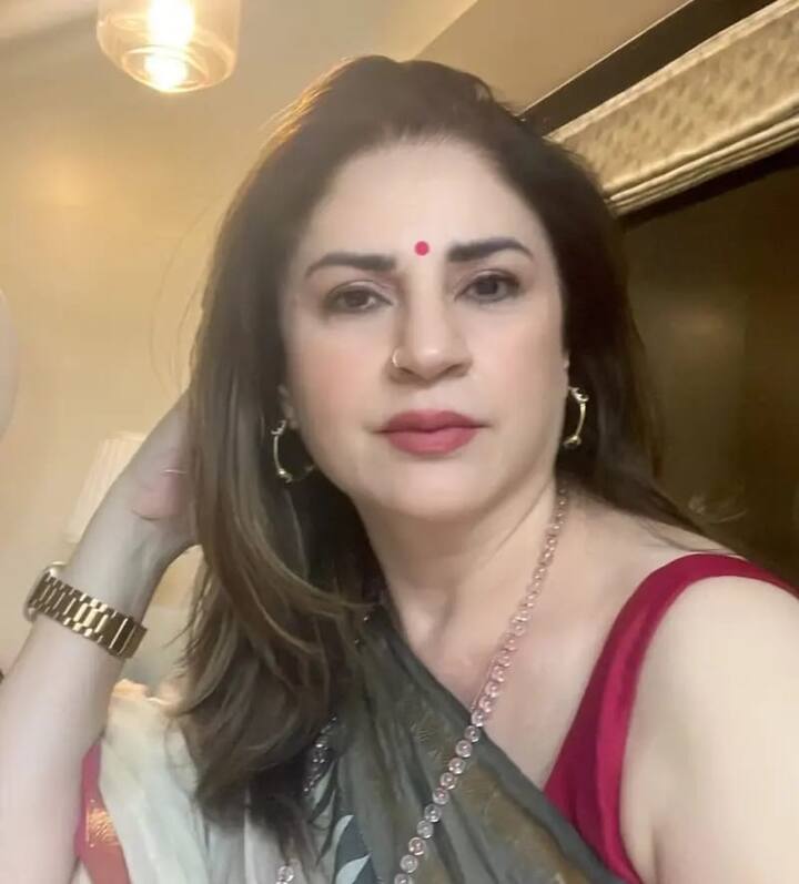 The actress has already revealed that her affair with Kumar Sanu lasted for 6 years. It was kept private in view of Singer's Merid Life. When this relationship broke, a deep impression left, so that his mother is still dealing with.