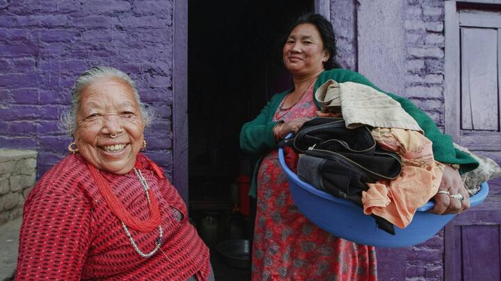 सिक्किम में नेपाली समुदाय की संख्या सबसे ज्यादा है. सिक्किम में करीब 70 प्रतिशत आबादी नेपाली समुदाय के लोगों की है.