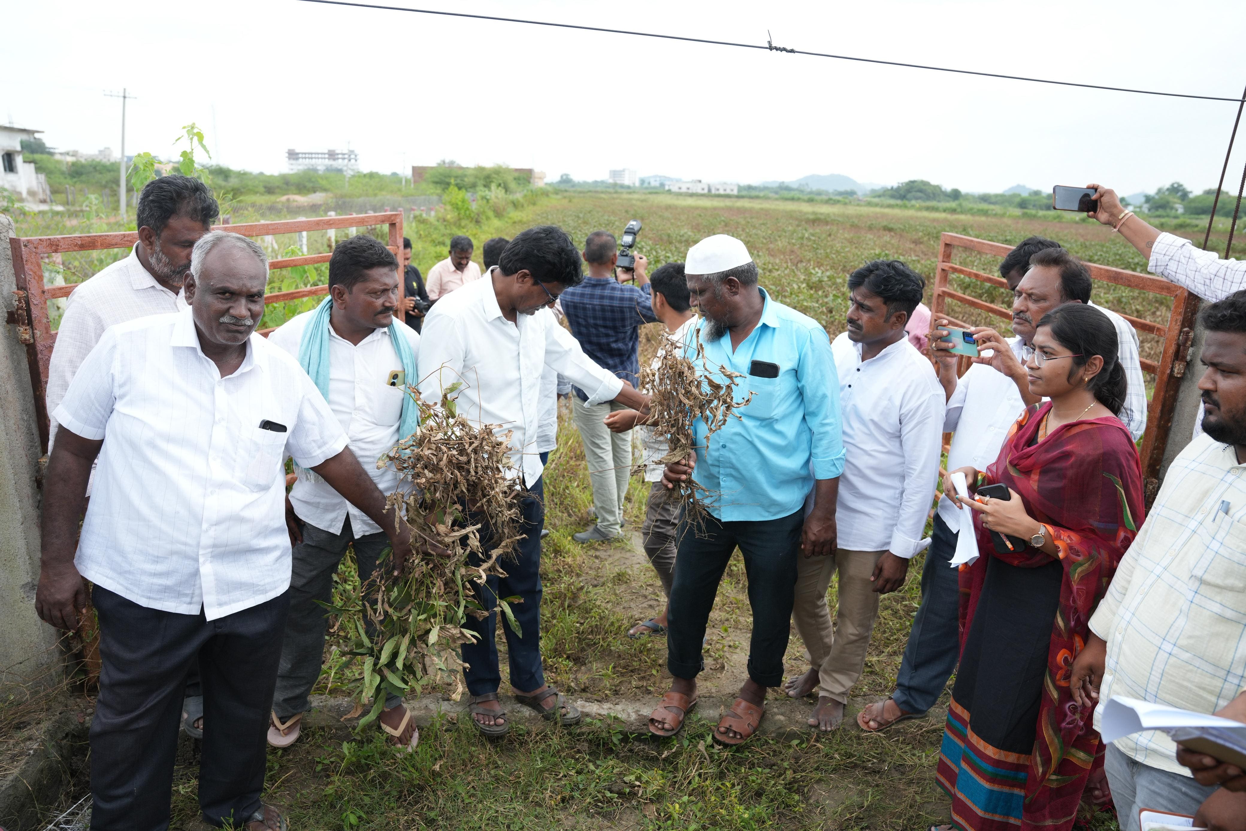 Adilabad Latest News:ఉమ్మడి ఆదిలాబాద్ జిల్లాలో మంత్రి జూపల్లి కృష్ణారావు పర్యటన- రైతులకు భరోసా, విద్యార్థులకు స్ఫూర్తి పాఠాలు