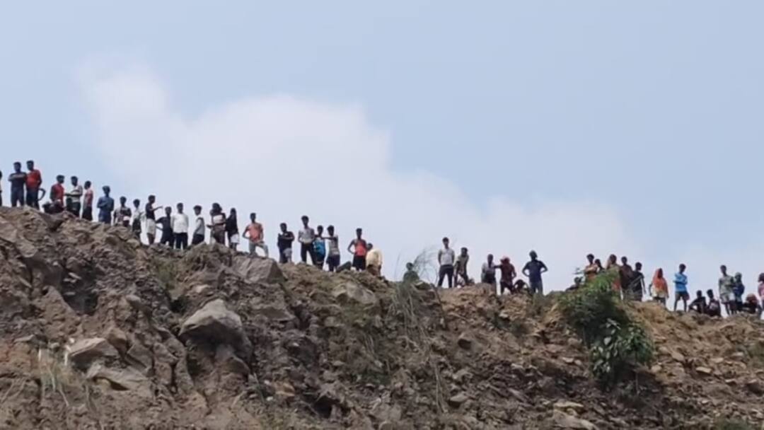 Jharkhand: धनबाद में अवैध कोयला खदान धंसी, दो की मौत, कई लोगों के दबे होने की आशंका dhanbad illegal coal mine collapse two dead several people feared trapped Jharkhand: धनबाद में अवैध कोयला खदान धंसी, दो की मौत, कई लोगों के दबे होने की आशंका