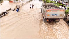 Solapur Rain: पावसाचा हाहाकार; सोलापूर-धुळे राष्ट्रीय महामार्ग पाण्याखाली, एका बाजूने वाहतूक सुरु, पाहा फोटो