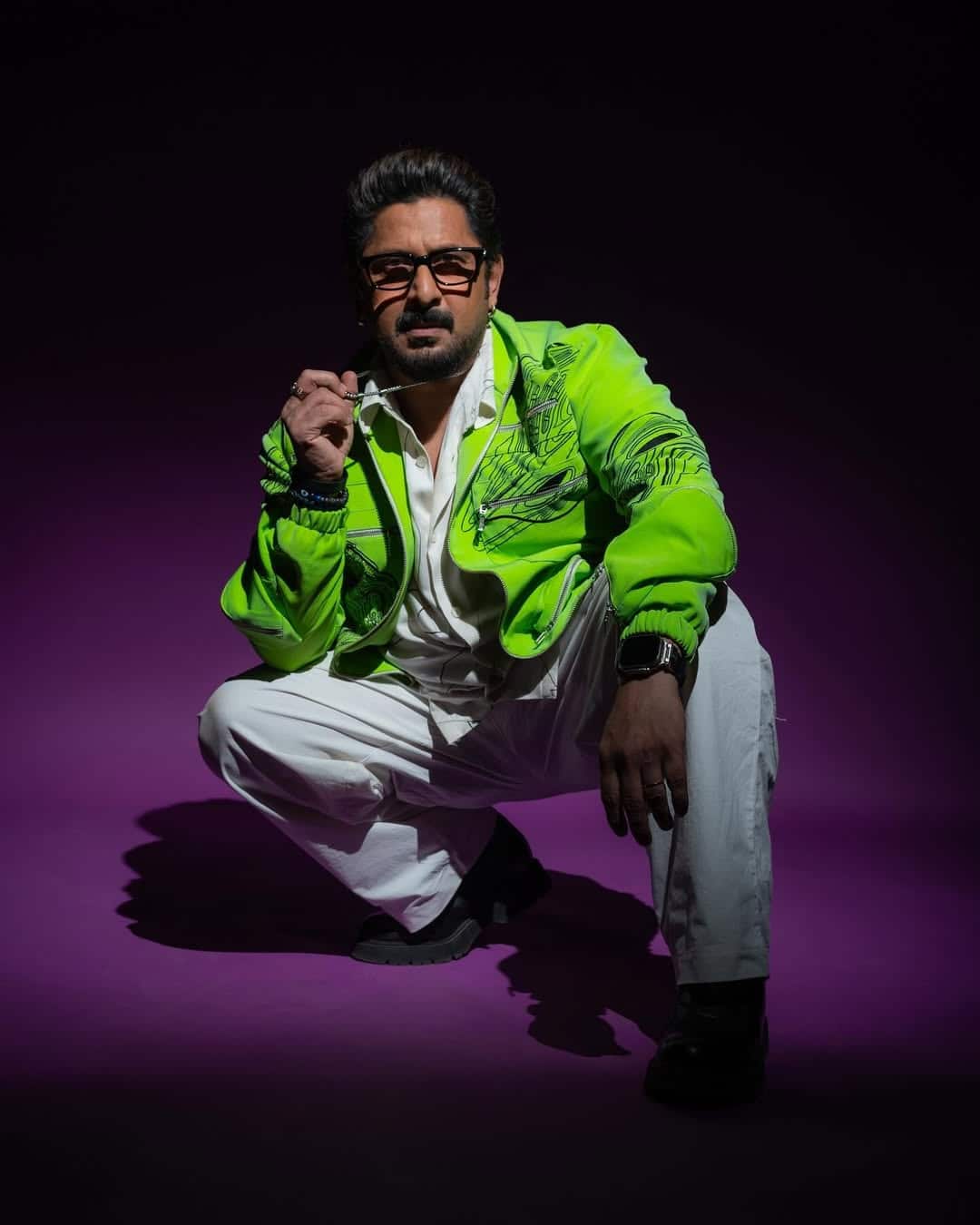 Arshad Warsi was born on 19 April 1968 in Mumbai. His real surname was Khan, but later his father changed the surname to a Sufi saint Waris Pak and changed the surname. Arshad studied at Barns School and Junior College in Devali in Nashik district of Maharashtra.