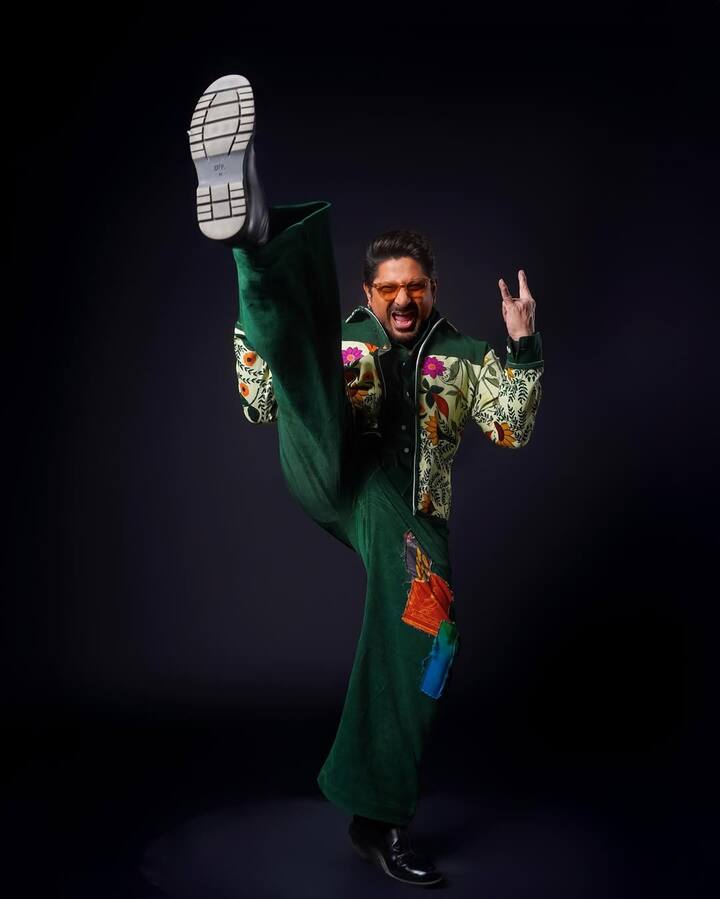 After all this, he worked as a cosmetics salesman and also worked in a photo studio. Meanwhile, he also worked as an assistant in Mahesh Bhatt's films Kash and Thikana. Later Arshad joined the dancing troupe of Akbar Sami and won the Indian Dance Competition in the year 1991. After which he decided to become a choreographer and started his own dance academy Aasam.