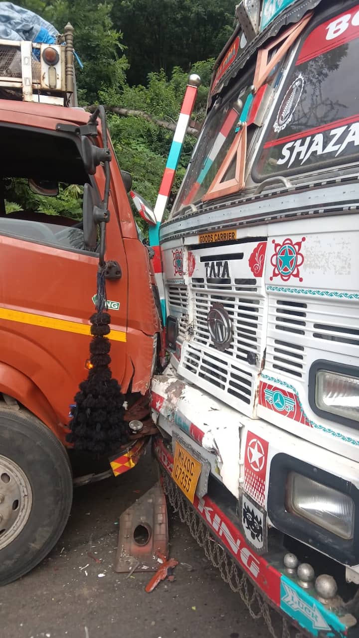 छत्रपती संभाजीनगर-धुळे रोडवर हा अपघात झाल्यानंतर वाहतूक पोलिसांकडून हा रस्ता वाहतुकीसाठी बंद करण्यात आला आहे. कारण, या मार्गावर मोठा टँक रस्त्यावर आडवा पडल्याने वाहतूक बंद झाली आहे.