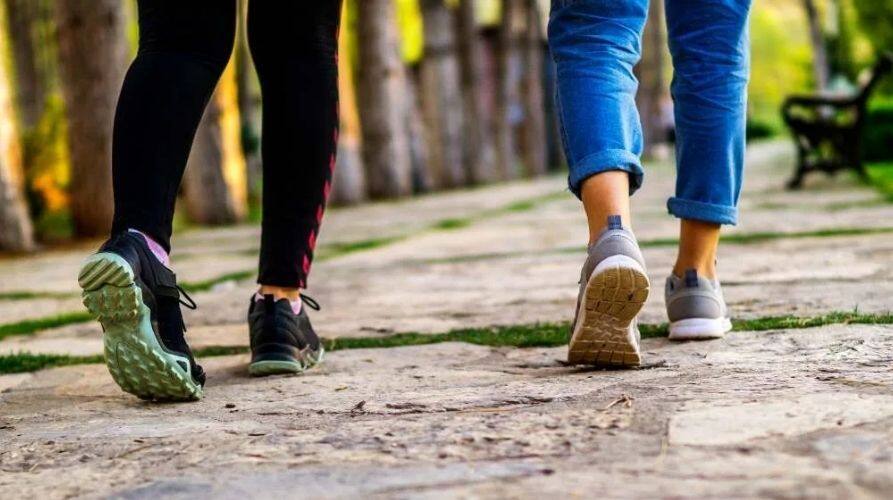 Health News you too make these mistakes while walking, causing harm instead of benefit details inside Fitness Tips: ਸੈਰ ਕਰਦੇ ਵੇਲੇ ਕਿਤੇ ਤੁਸੀਂ ਵੀ ਤਾਂ ਨਹੀਂ ਕਰਦੇ ਇਹ ਗਲਤੀਆਂ, ਫਾਇਦੇ ਦੀ ਥਾਂ ਹੋ ਰਿਹਾ ਨੁਕਸਾਨ!