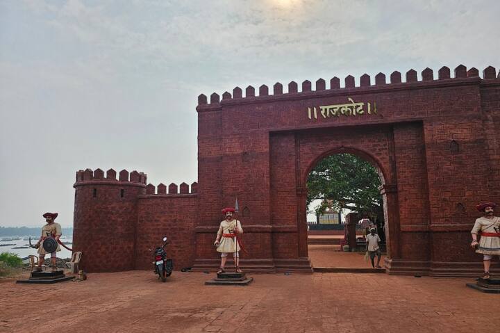 अखेर काम पूर्ण झाल्यानंतर किल्ला पुन्हा खुला करण्यात आला आहे.