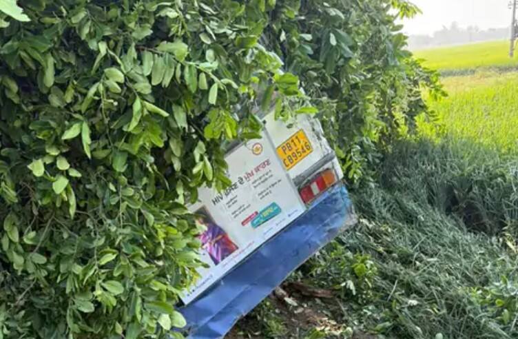 ਪਟਿਆਲਾ ‘ਚ ਸਵਾਰੀਆਂ ਨਾਲ ਭਰੀ ਬੱਸ ਦਰੱਖਤ ਨਾਲ ਟਕਰਾਈ; ਧਮਾਕੇ ਨਾਲ ਪਲਟੀ; ਕਈਆਂ ਦੇ ਟੁੱਟੇ ਪੈਰ; 52 ਸੀਟਰ PRTC ਬੱਸ ‘ਚ 130 ਯਾਤਰੀ ਸਵਾਰ