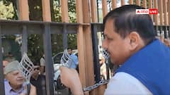 AAP सांसद संजय सिंह हाउस अरेस्ट, गेट पर चढ़कर फारूक अब्दुल्ला से मिले