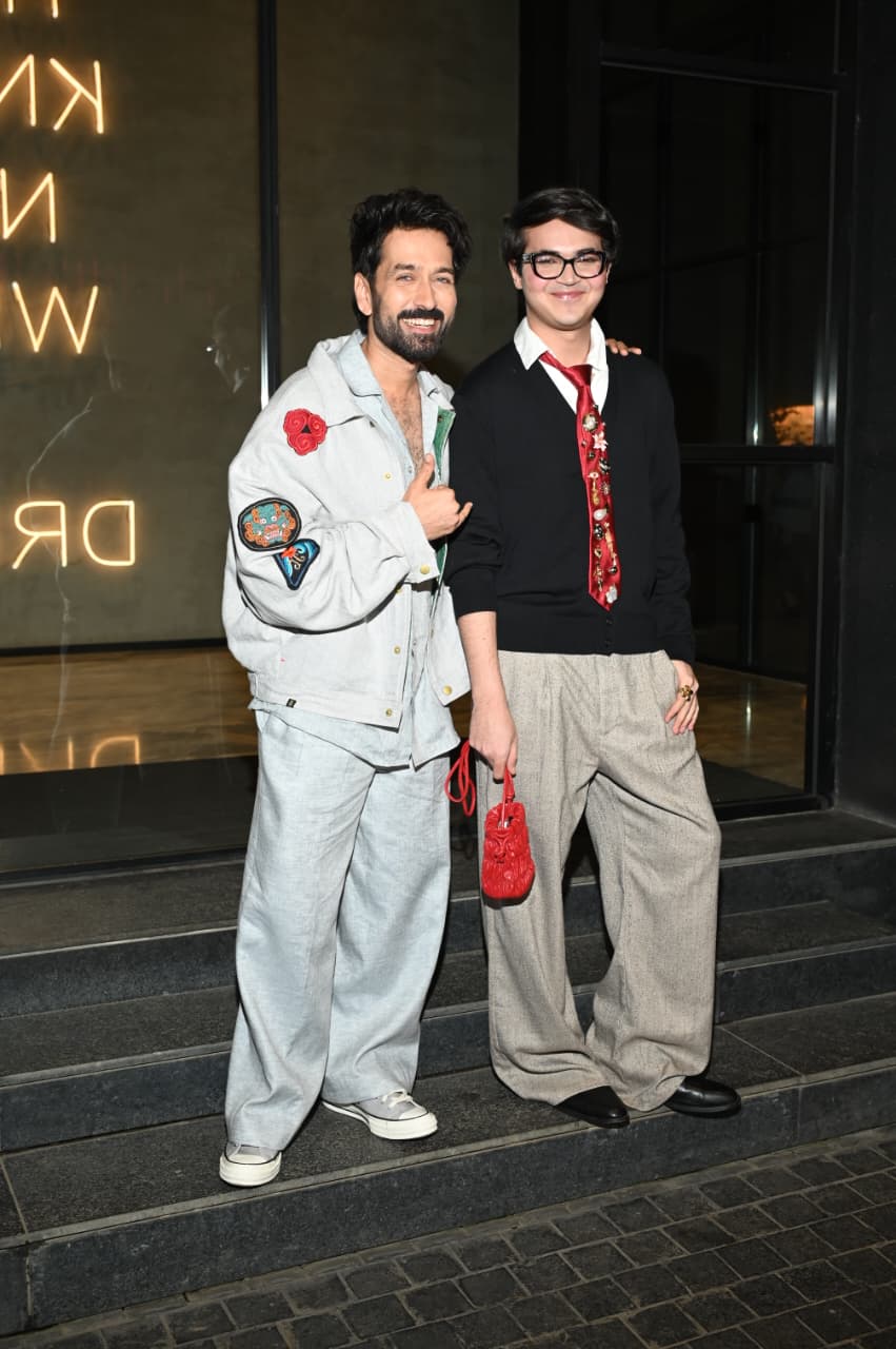 Actor Nakul Mehta also appear in a stylish look. He completed his look with denim jackets and pants. Nakula Mehta looked very handsome in this whole look.