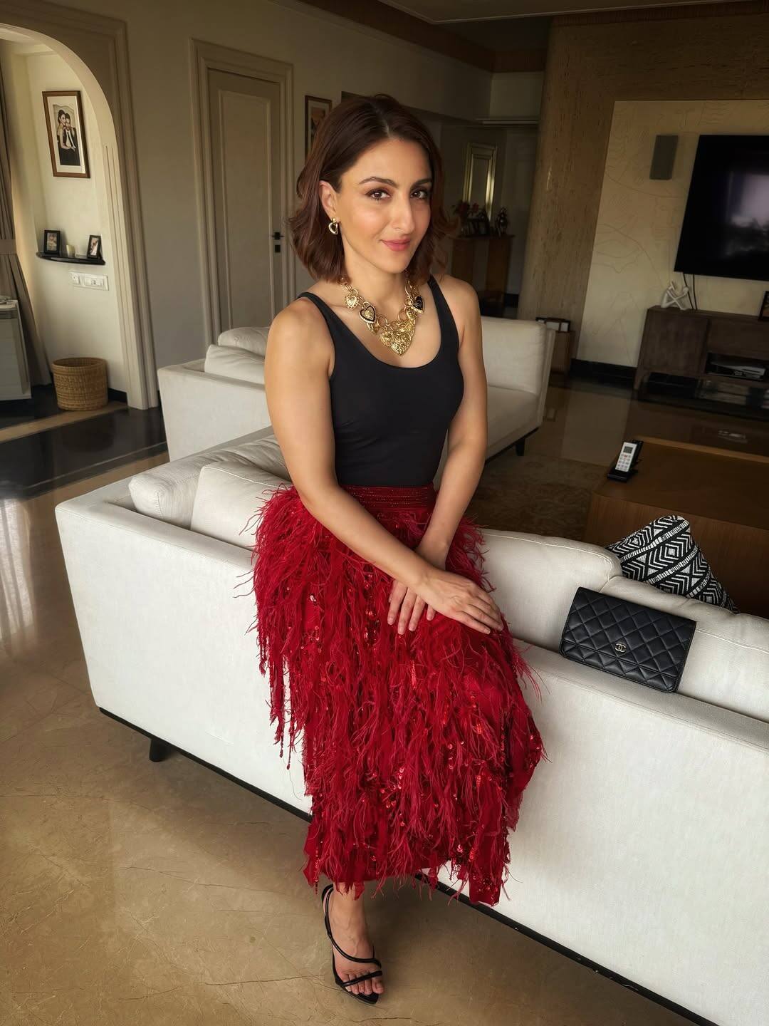 Talking about personal life, Soha Ali Khan has married Hindu actor Kunal Khemu. Both are parents' parents. Whose name is Inaya.