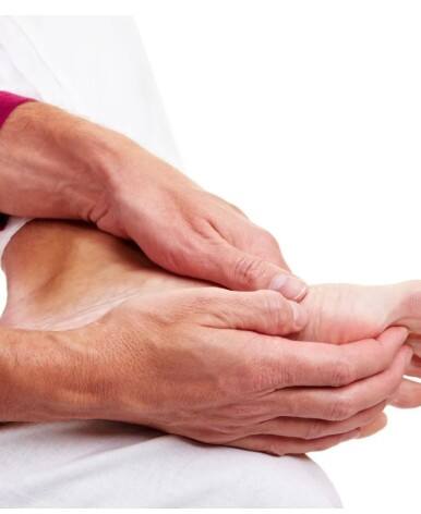 ਸਰੀਰ ‘ਚ ਹੋ ਗਈ ਇਸ ਵਿਟਾਮਿਨ ਦੀ ਕਮੀਂ, ਤਾਂ ਹੱਥ-ਪੈਰ ਹੋਣ ਲੱਗਦੇ ਸੁੰਨ