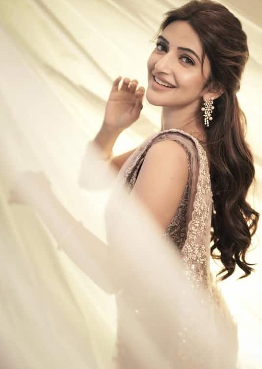 Srilila is a well -known actress of South, who has also appeared in the song 'Kisser' Title 'Title' in the film 'Pushpa 2'. Let us know that this film earned around Rs 1742 crore worldwide.