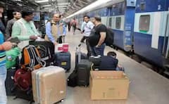 ટ્રેનમાં મુસાફરી દરમિયાન સામાન ભૂલી જાવ તો આ રીતે મેળવી શકો પરત, જાણો કામની વાત