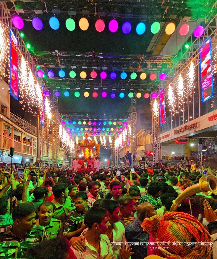 मंदिराच्या मुख्य शिखराची रंगरंगोटी सुरू असून पुढच्या काही दिवसांमध्ये मंदिर आतून आणि बाहेरून पूर्णपणे स्वच्छ केले जाणार आहे.