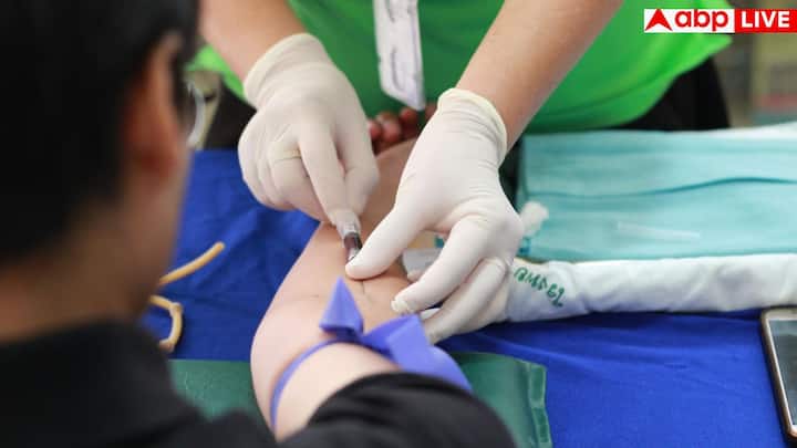अगर बीपी 180/120 mmHg से ऊपर चला जाए तो यह हाइपरटेंसिव क्राइसिस होता है. ऐसी स्थिति में तुरंत डॉक्टर के पास जाना जरूरी है.