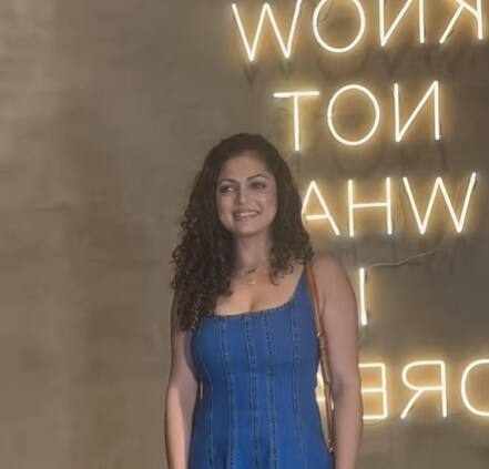 During this, actress Darshan Dhami also appeared. She carried a denim dress. At the same time, Curly was hairy and no makeup. Darshan Dhami is a popular star of TV.