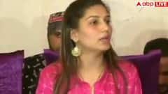 Sapna Choudhary Blouse Designs: टेलर को दिखा दें सपना चौधरी के ब्लाउज, दिलों में आग लगा देंगे ये डिजाइन